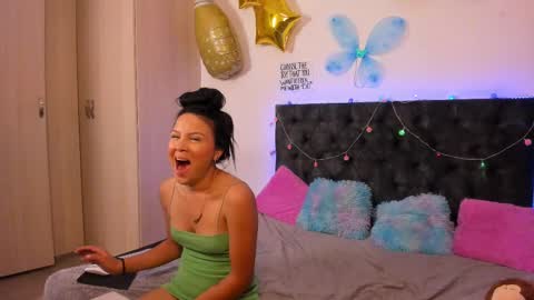 Snapshot of the_galactics_show chatting on January 17, 2:28 pm Emily - April online show from January 17, 2:28 pm