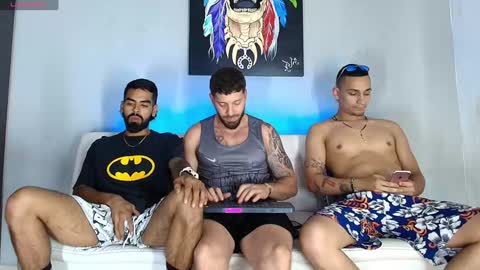 SCOTT  THEO  KAMERON  GENDERSON online show from January 9, 2:01 am