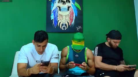 SCOTT  THEO  KAMERON  GENDERSON online show from September 17, 2:35 am