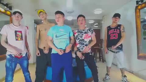 Snapshot of the_goodfellas chatting on December 30, 11:28 pm the goodfellas online show from December 30, 11:28 pm