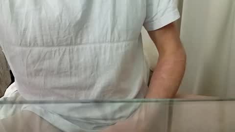 Snapshot of the_hard_baguette chatting on February 20, 9:00 am La Baguette dure online show from February 20, 9:00 am