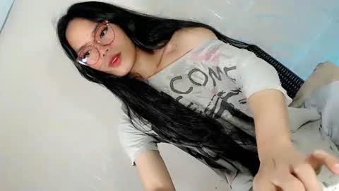 Snapshot of the_horny_bella chatting on April 18, 1:15 pm the_horny_bella online show from April 18, 1:15 pm