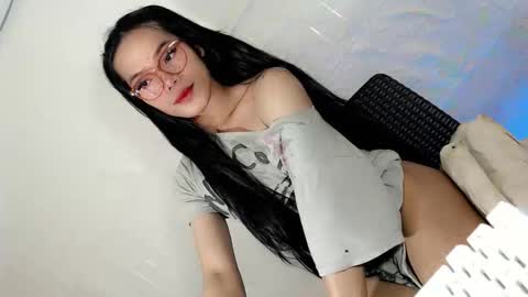 Snapshot of the_horny_bella chatting on April 21, 12:11 pm the_horny_bella online show from April 21, 12:11 pm