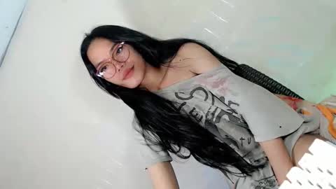 Snapshot of the_horny_bella chatting on April 25, 11:13 am the_horny_bella online show from April 25, 11:13 am