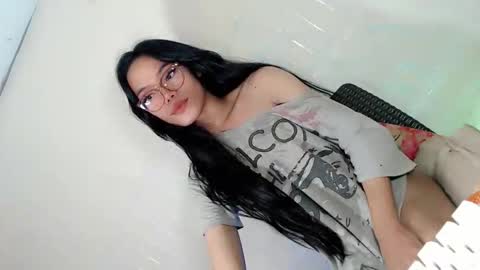 Snapshot of the_horny_bella chatting on April 25, 1:41 pm the_horny_bella online show from April 25, 1:41 pm