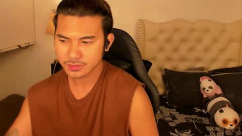 Snapshot of the_killian_jones chatting on September 9, 5:45 pm ken online show from September 9, 5:45 pm