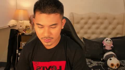 Snapshot of the_killian_jones chatting on September 21, 12:51 pm ken online show from September 21, 12:51 pm