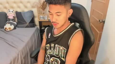 Snapshot of the_killian_jones chatting on June 11, 4:05 pm ken online show from June 11, 4:05 pm