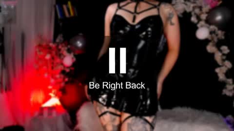 Snapshot of the_kitty_roxy chatting on May 17, 7:17 am ... ... online show from May 17, 7:17 am