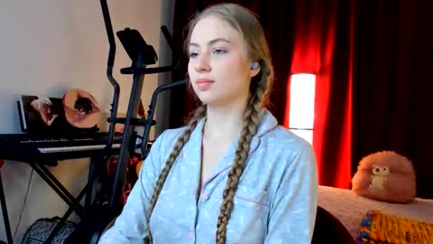 Ally    STREAMING ON TWITCH NOW Check my Twitter for updates online show from September 16, 10:33 pm