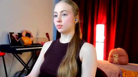 Ally    STREAMING ON TWITCH NOW Check my Twitter for updates online show from November 10, 7:18 am