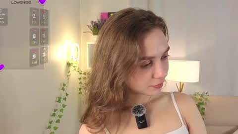 Snapshot of the_truewoman_show chatting on June 13, 3:15 am My name is Cynthia and Im very happy to see you in my sweet room online show from June 13, 3:15 am