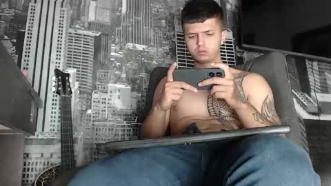 Snapshot of theangelmiguel chatting on December 6, 8:05 am Miguel Angel online show from December 6, 8:05 am