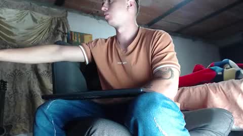 Snapshot of theangelmiguel chatting on March 8, 4:01 am Miguel Angel online show from March 8, 4:01 am