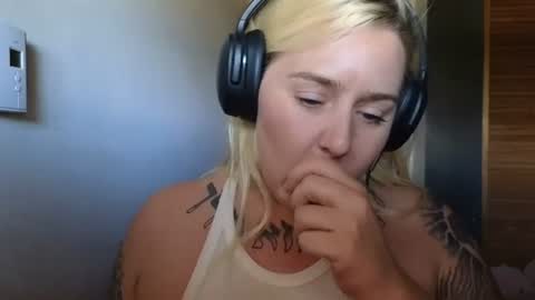 Snapshot of theauroramae chatting on June 11, 10:30 pm theauroramae - online show from June 11, 10:30 pm