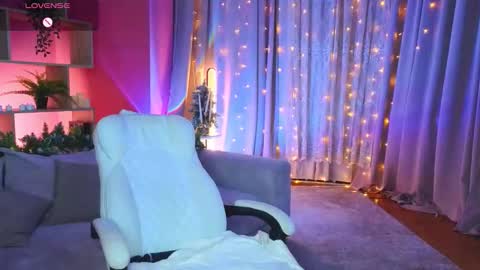 Lucy online show from December 19, 12:12 pm