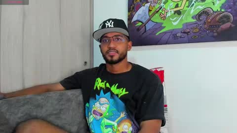 Snapshot of theblack_frank chatting on April 15, 10:33 am theblack_frank online show from April 15, 10:33 am