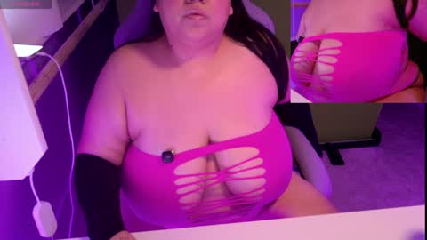 Snapshot of thebouncingbetty chatting on June 4, 6:47 pm TheBouncingBetty online show from June 4, 6:47 pm
