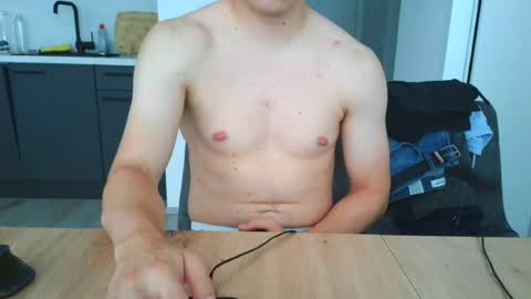 Snapshot of thecuteguy144949 chatting on June 17, 9:34 am thecuteguy144949 online show from June 17, 9:34 am