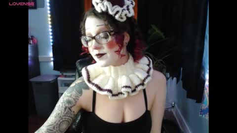 Snapshot of thedaisymoon chatting on October 19, 3:07 am thedaisymoon online show from October 19, 3:07 am