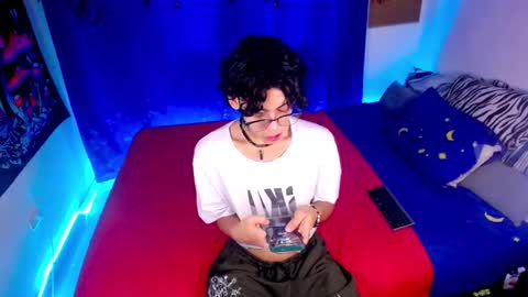 Snapshot of thedoll_ethan chatting on February 2, 10:08 pm ethan online show from February 2, 10:08 pm