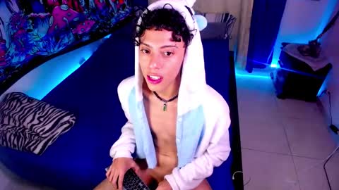 Snapshot of thedoll_ethan chatting on March 6, 3:47 am ethan online show from March 6, 3:47 am