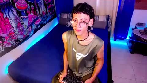 Snapshot of thedoll_ethan chatting on March 16, 11:47 am ethan online show from March 16, 11:47 am