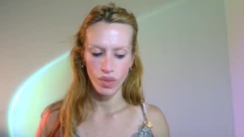 Snapshot of thedollxxxperience chatting on October 18, 8:42 pm Yolanda online show from October 18, 8:42 pm