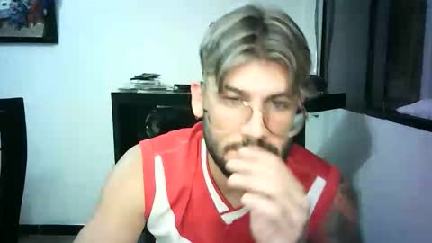Snapshot of thedragonboyxxx chatting on March 28, 5:07 am thedragonboyxxx online show from March 28, 5:07 am