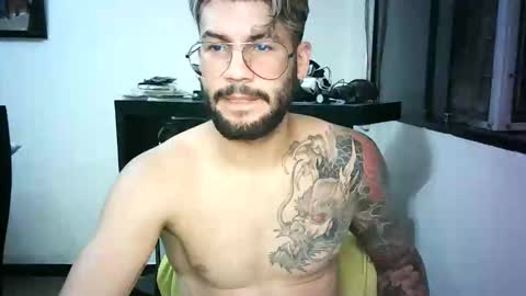 Snapshot of thedragonboyxxx chatting on March 31, 2:24 am thedragonboyxxx online show from March 31, 2:24 am