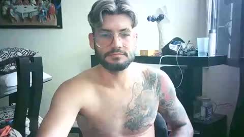 Snapshot of thedragonboyxxx chatting on April 22, 6:53 pm thedragonboyxxx online show from April 22, 6:53 pm