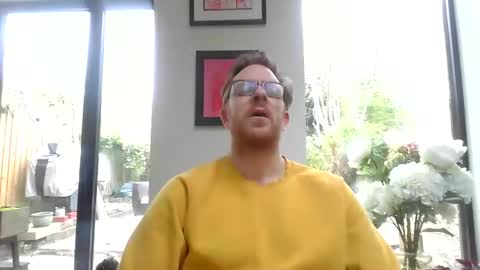 Snapshot of thedram chatting on April 15, 10:11 am DRAM online show from April 15, 10:11 am