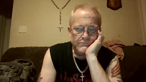 Snapshot of thee_lone_boner chatting on October 6, 9:45 pm Alpha online show from October 6, 9:45 pm