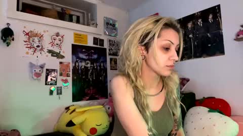 Snapshot of theeking_venus chatting on December 22, 3:00 am KIng Venus online show from December 22, 3:00 am