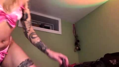 Snapshot of theeking_venus chatting on January 25, 2:58 am KIng Venus online show from January 25, 2:58 am