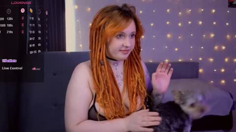 Snapshot of thefullredmoon chatting on February 27, 5:18 am Moon online show from February 27, 5:18 am