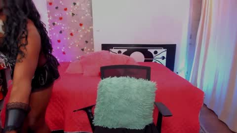 Snapshot of thegoldenbitch chatting on January 5, 1:45 am Goldie online show from January 5, 1:45 am