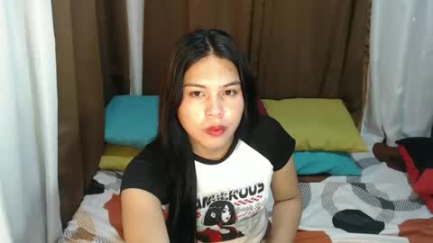 Snapshot of thegreat_legacy chatting on February 15, 7:05 am Elle dont forget to folloW me and thumbs up online show from February 15, 7:05 am