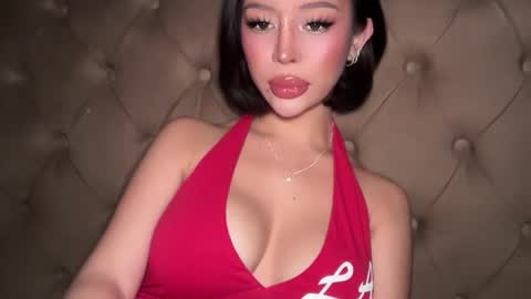 Elle  dont forget to folloW me and thumbs up online show from March 8, 4:16 am