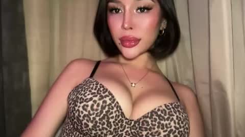 Elle  dont forget to folloW me and thumbs up online show from March 19, 11:14 am