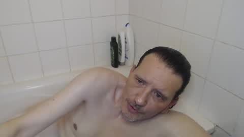 Snapshot of thegreeneyes95 chatting on April 1, 8:39 pm Green online show from April 1, 8:39 pm