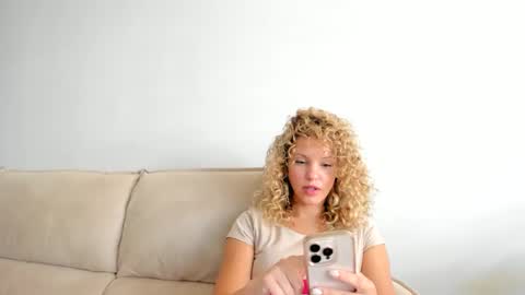 Lily Marie online show from December 2, 5:59 pm