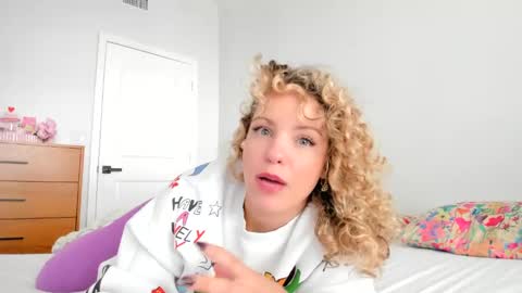 Lily Marie online show from January 8, 9:01 pm