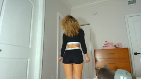 Lily Marie online show from January 14, 6:49 pm