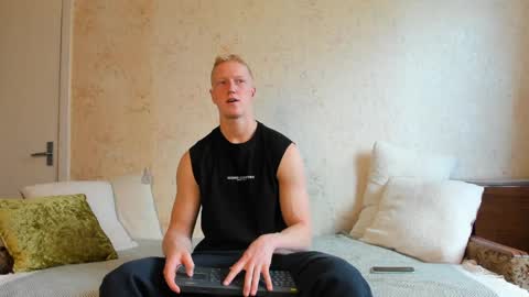 Snapshot of thejacob_d chatting on April 30, 9:15 am thejacob_d online show from April 30, 9:15 am