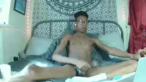 Snapshot of thelnd_bates chatting on April 23, 10:14 am thelnd_bates online show from April 23, 10:14 am