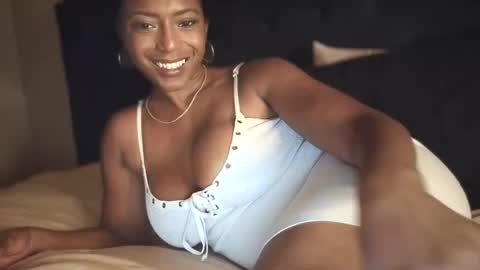 thelovelycandi online show from April 8, 4:01 am