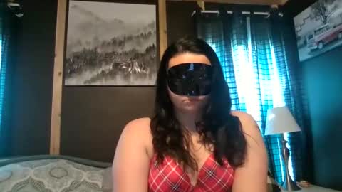 Snapshot of themasked_thickness69 chatting on April 15, 4:36 pm themasked_thickness69 online show from April 15, 4:36 pm