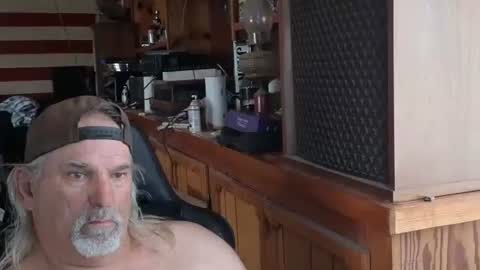 Snapshot of themasseure1 chatting on April 19, 6:10 pm themasseure1 online show from April 19, 6:10 pm