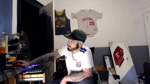 Snapshot of themechanic_ chatting on February 15, 6:01 pm sledge online show from February 15, 6:01 pm